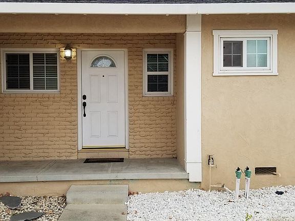3rd image of 2805 Mariposa Ct