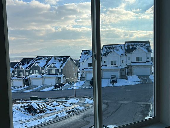 2nd image of 1030 W Mountain Hollow Way N