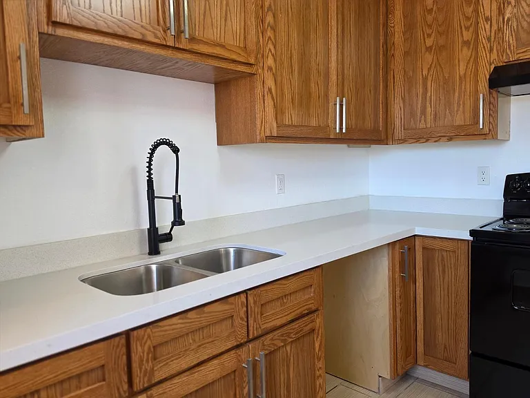 1731 E Redfield Rd — Photo 6
