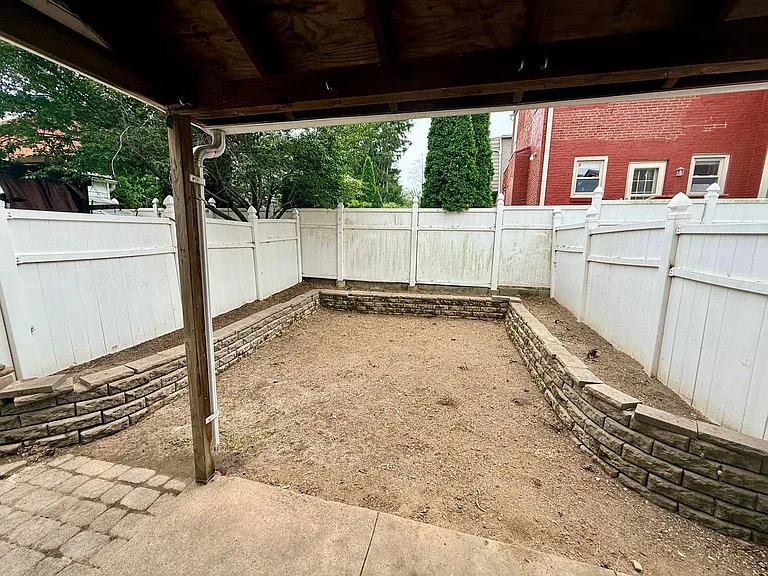 412 W Frederick St — Photo 29