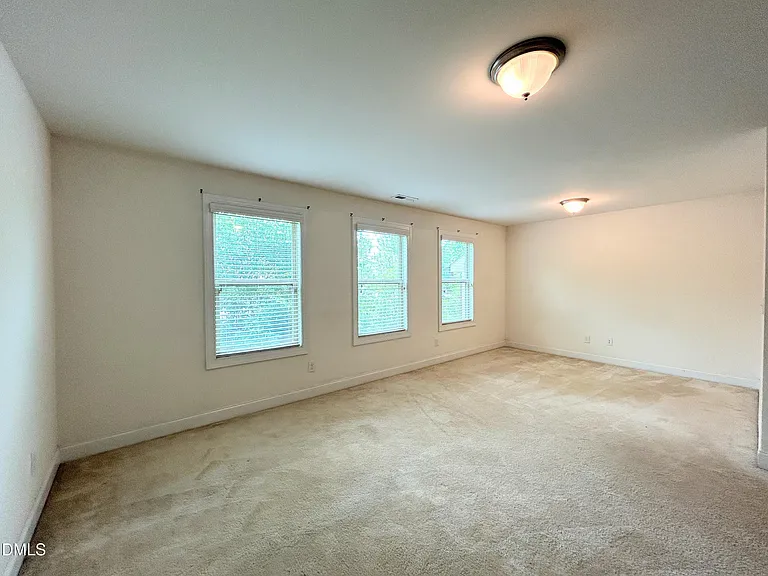 735 Lampwick Ln — Photo 16