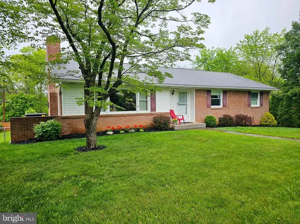 13637 Donnybrook Dr, Hagerstown, MD 21742