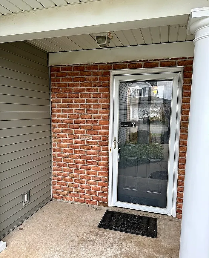 3 bed, 2.5 bath, 1660 sqft, $2,299 — Photo 2