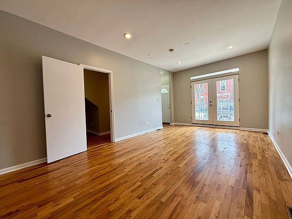 5th image of 3219 S Lituanica Ave #1F
