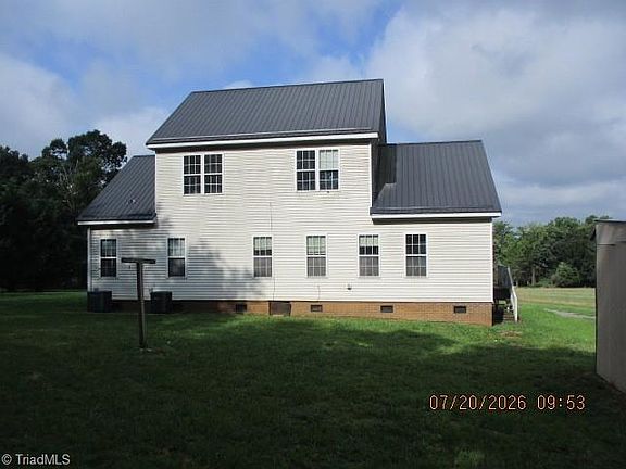 3rd image of 3926 Blake Rd