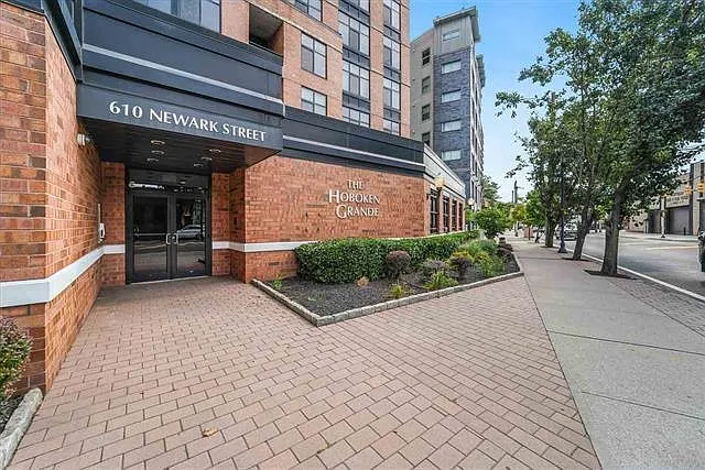 610 Newark St #4C — Photo 17