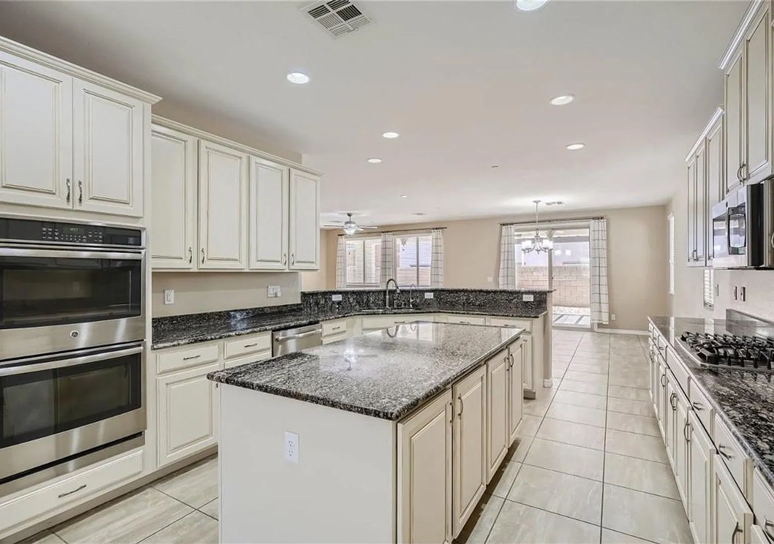 Gorgeous Multi-Gen Dual Primary Home in Guard Gated Tuscany — Photo 2