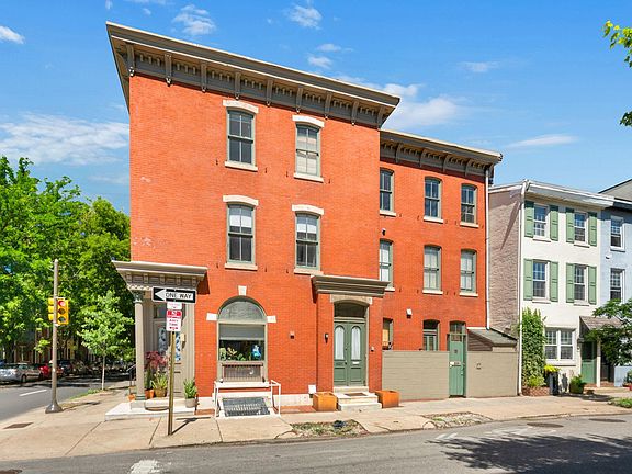 2nd image of 2101 Lombard St Unit C