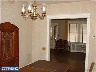 4th image of 219 W 21st St