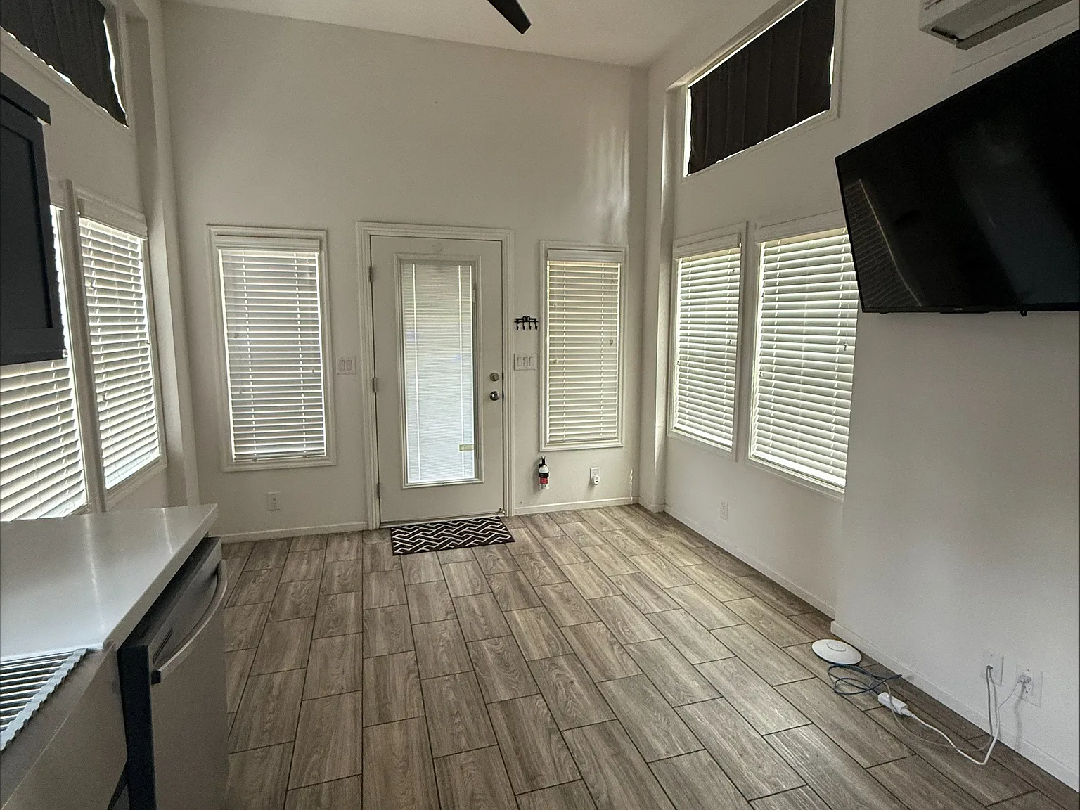 1 bed, 399 sqft, $1,950 — Photo 4