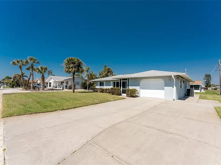 1720 Florence Ave — Photo 42
