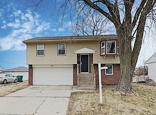 32 Beacon Ave, Romeoville, IL 60446