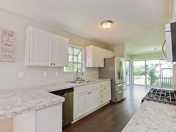 3rd image of 2915 Castlebrook Ave