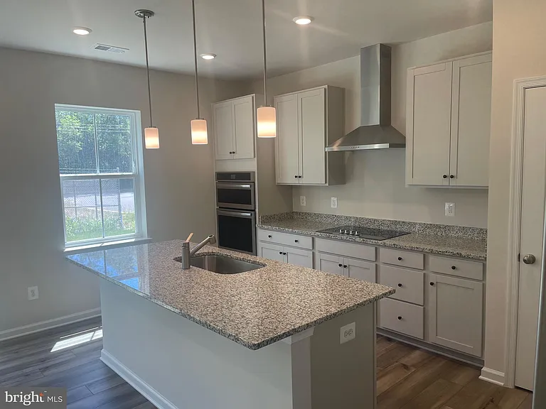 11 Forest Grove Ave — Photo 12