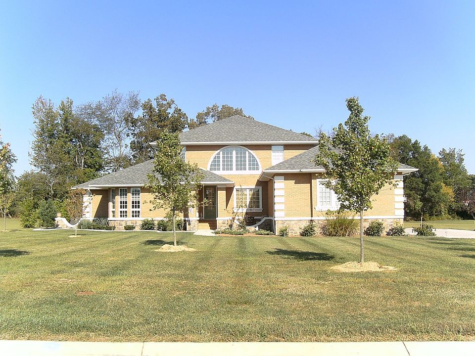 1st image of 201 Roberts Creek Cir