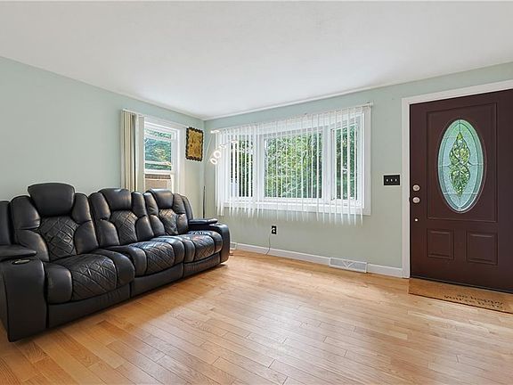 4th image of 417 Lake Washington Dr