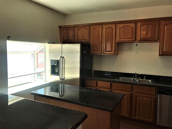 2nd image of 1705 Yosemite Ave