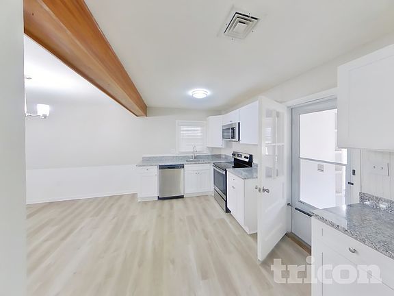 5th image of 2840 Mount Vernon Ave