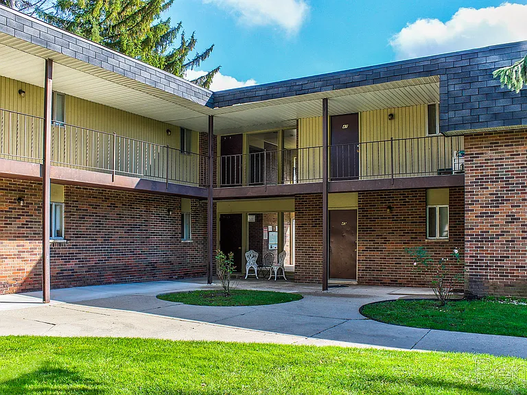 Waverly House Apartments — Photo 14