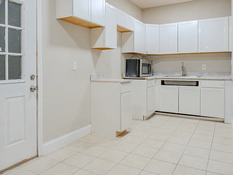 129 W Church St #1 — Photo 22