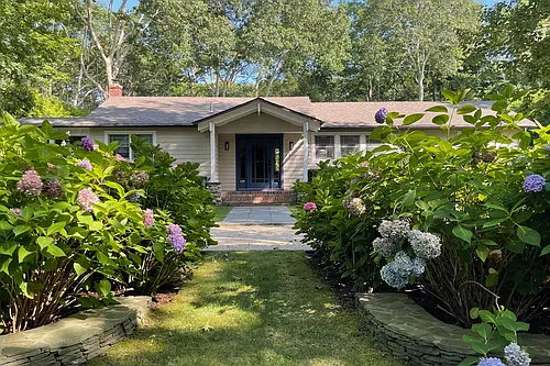16 Roxbury Ln Photo 1
