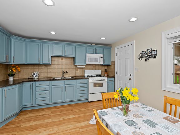 3rd image of 5229 Avery Pl
