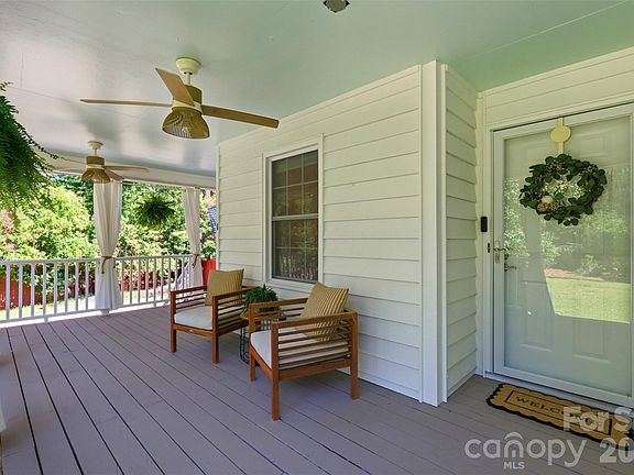 5th image of 405 Country Club Dr