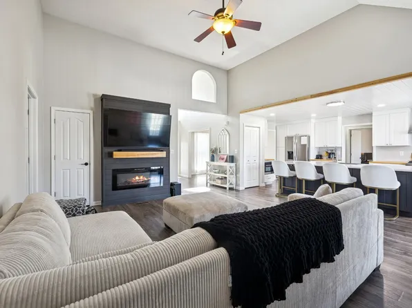 963 Beldon Station Ln, Clarksville, TN 37040