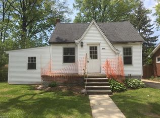 1898 Harding Dr, Wickliffe, OH 44092