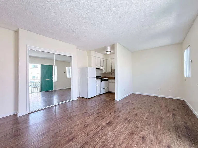 1497 W 29th St #3 — Photo 3