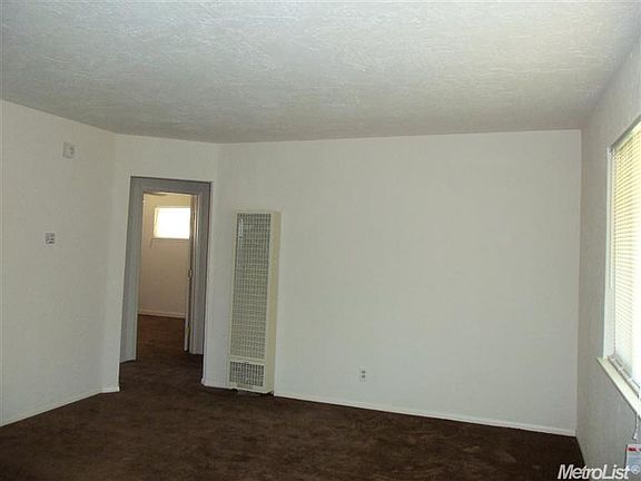 3rd image of 103 S Carroll Ave