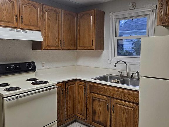 4th image of 643 W 3rd St