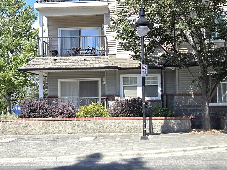 550 Lorne St #104 — Photo 6
