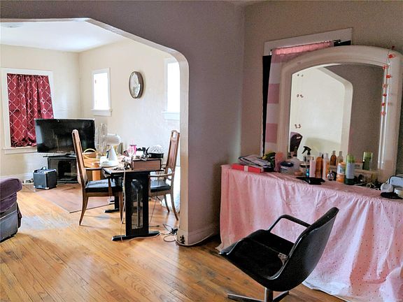 4th image of 6165 Laura Ave