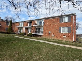 454 Fox Hills Dr N, Bloomfield Hills, MI 48304