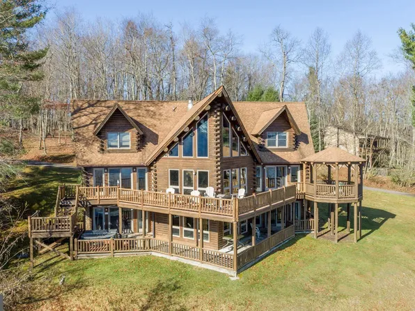 439 Paradise Hts, Oakland, MD 21550