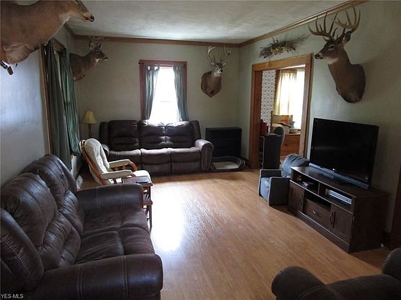 3rd image of 364 E Main St