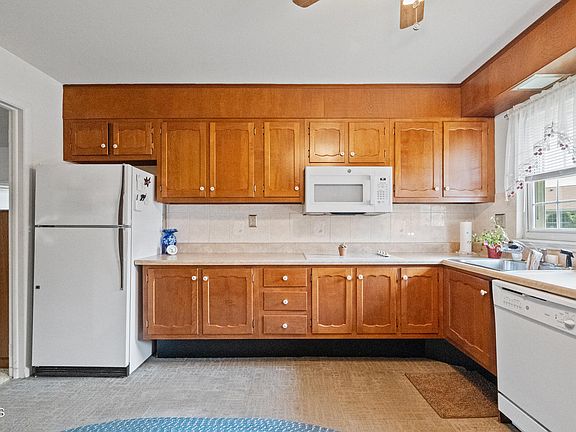 5th image of 355A Dorchester Drive