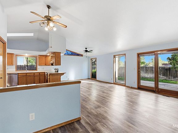 3rd image of 7548 W Long Dr