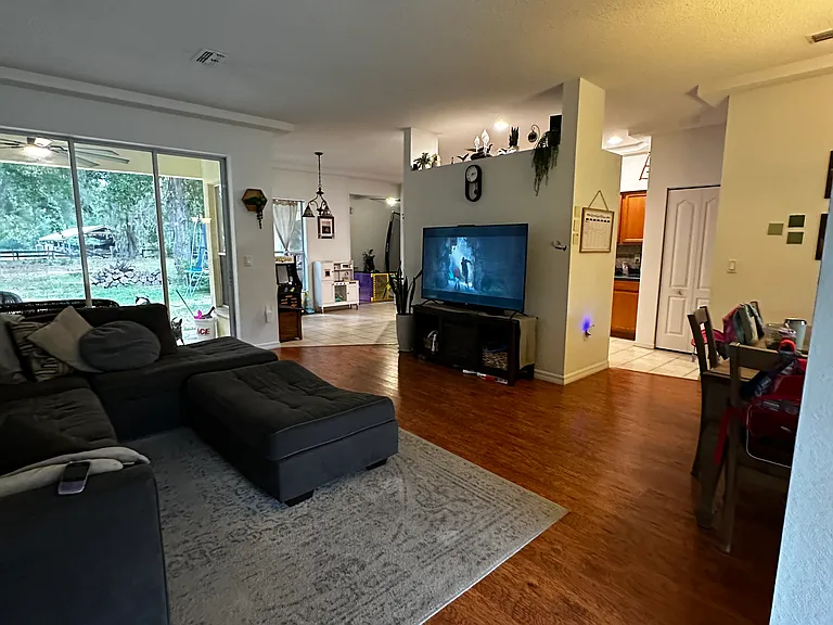 6476 Larry Ave — Photo 2