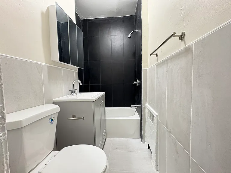30 Van Velsor Pl #1G — Photo 6