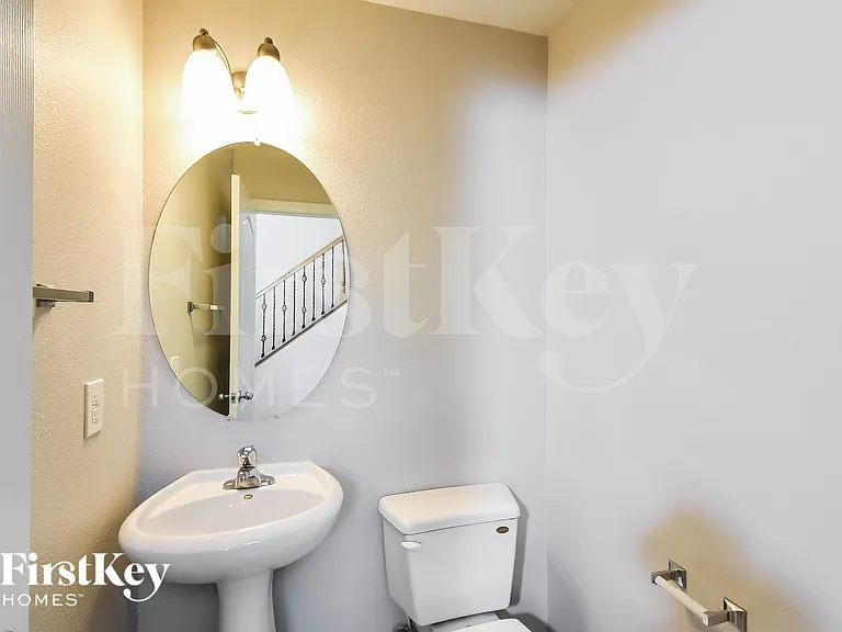 10552 Lessona St — Photo 17