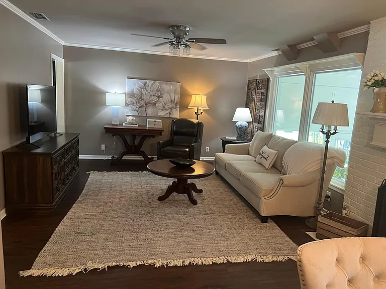 3501 McMillan Dr — Photo 3