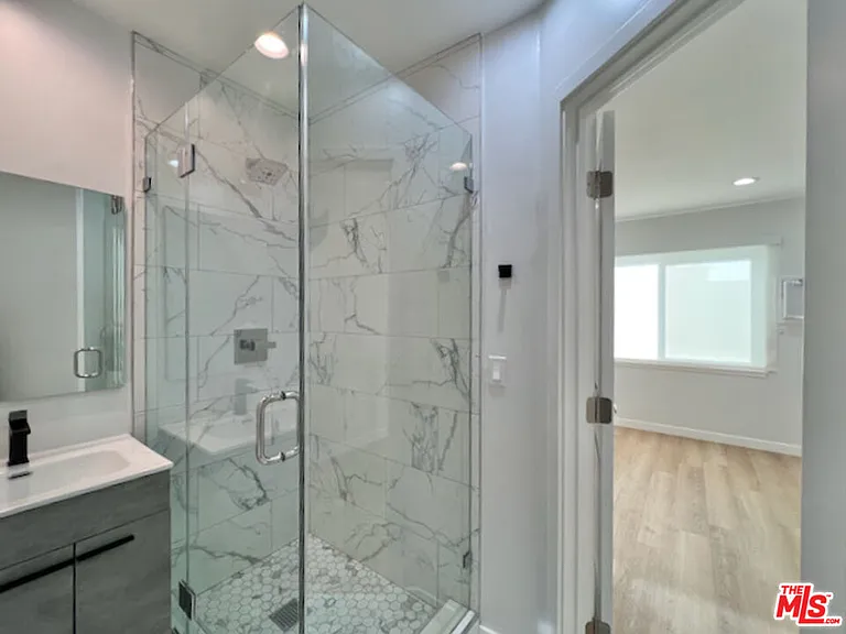 901 S Barrington Ave — Photo 14