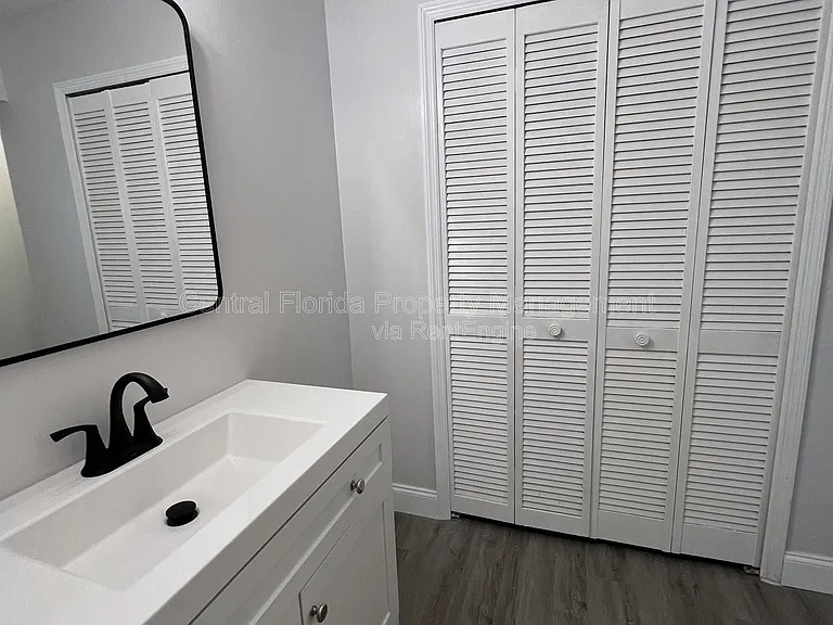 914 Robinhood Ct — Photo 15