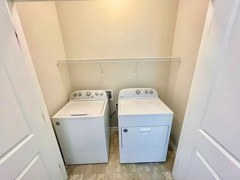 8018 Forestview Ln N — Photo 20