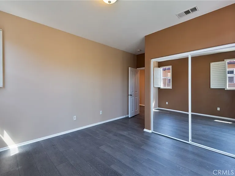 3513 W Hughes Ln — Photo 35