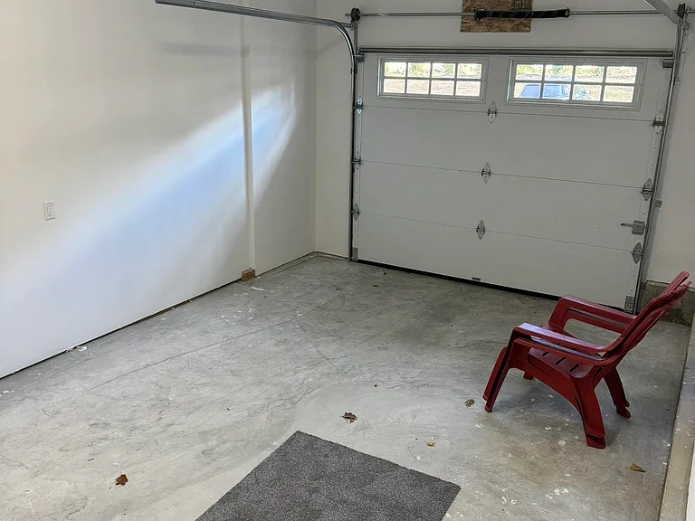 108 Mammoth Rd #B — Photo 23