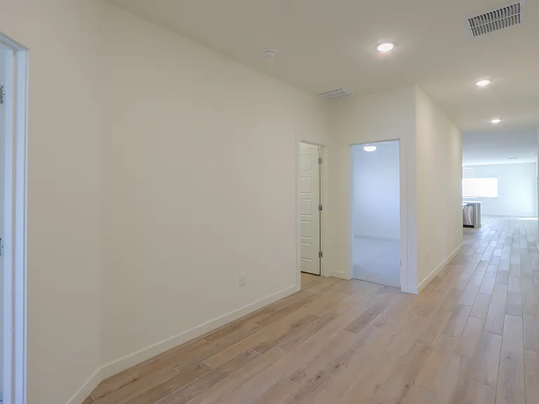 40285 W Chambers Ave — Photo 3