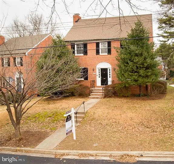1667 Primrose Rd NW — Photo 2